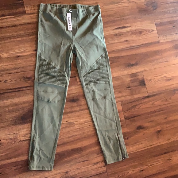 Pants - Picture 2 of 8